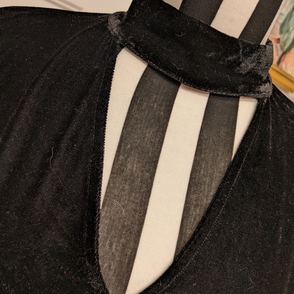 Velvet bodycon dress - Picture 2 of 5